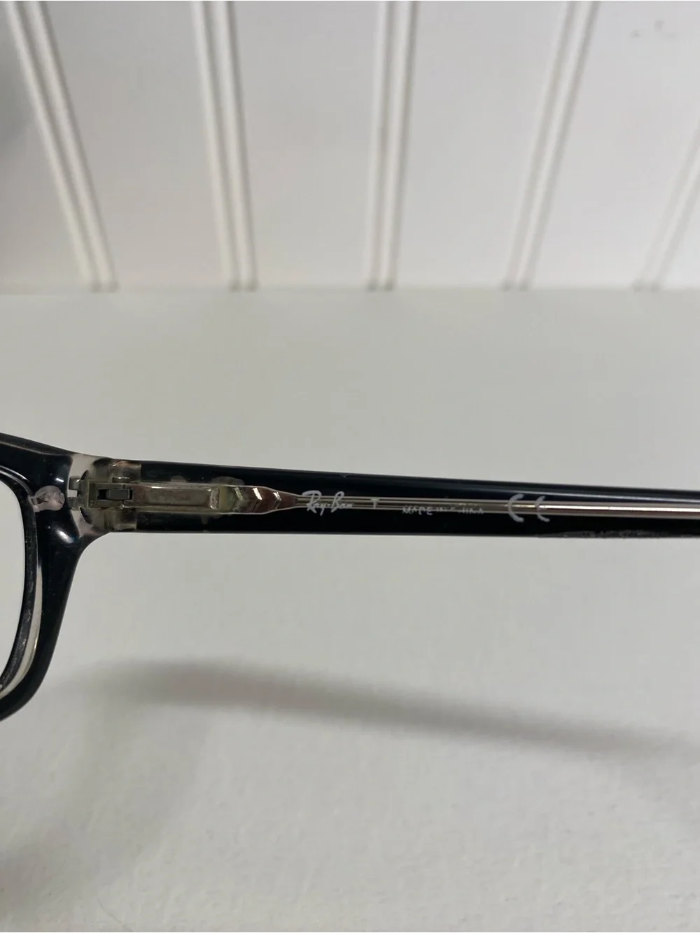 Ray-Ban own accents
